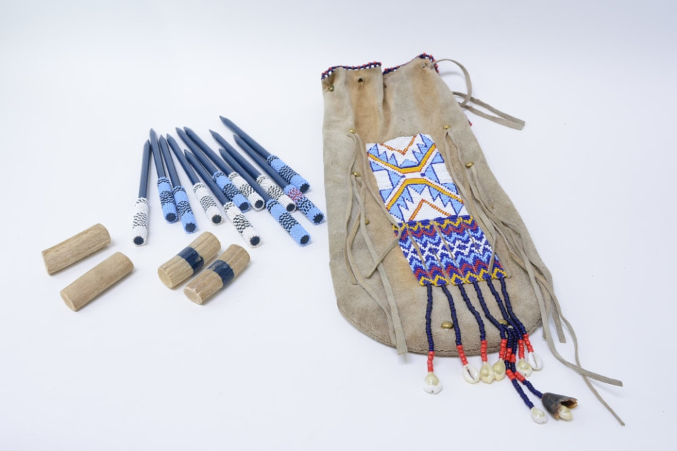 190221-03 Nez Perce Hide Bag Sla-Hal, Bone Game, Stick Game set