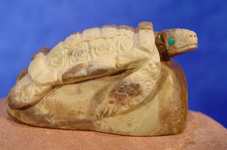 Zuni fetish carving of sea turtle in picasso marble with turquoise eyes