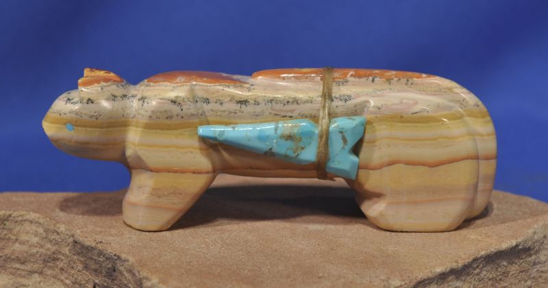 More traditional style of Zuni Pueblo mountain lion cougar fetish carving with long tail on back gift arrowhead
